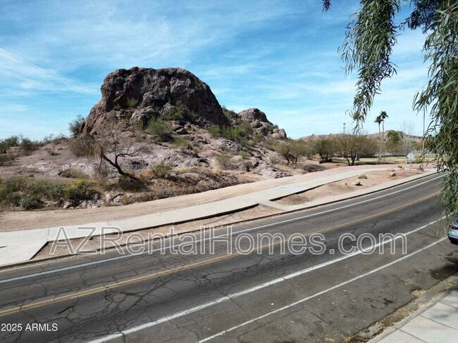 Building Photo - 609 E Mesquite Cir