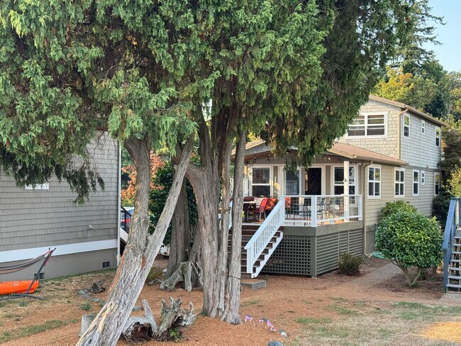 Building Photo - Beach House, Fully Furnished, Short Term J...