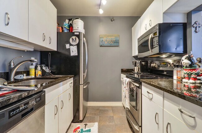 Building Photo - 401 E Ontario St