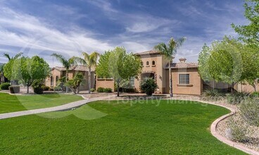 Building Photo - 2950 E Latham Way