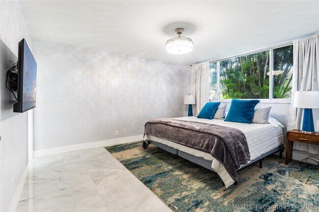 Building Photo - 9523 S Hollybrook Lake Dr