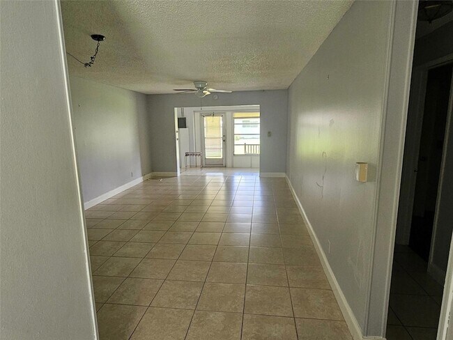 Building Photo - 1140 NW 85th Ave