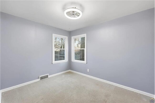 Building Photo - 2116 SW Plass Ave