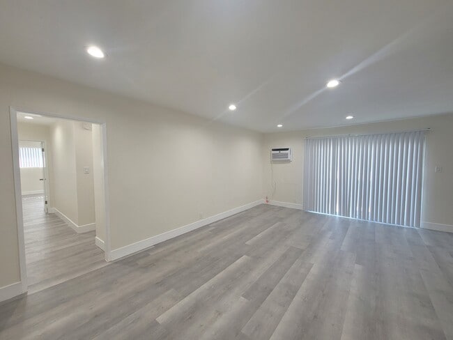 Building Photo - 14609 Saticoy St
