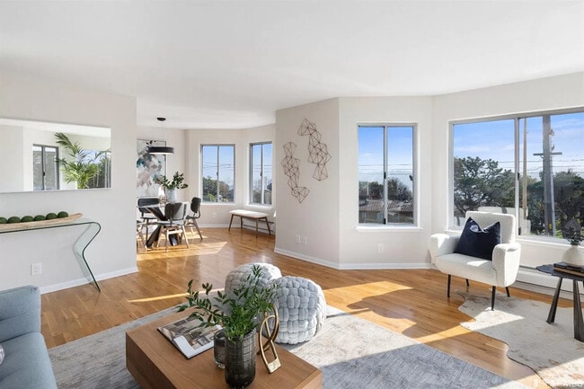 Building Photo - 999 Wisconsin St