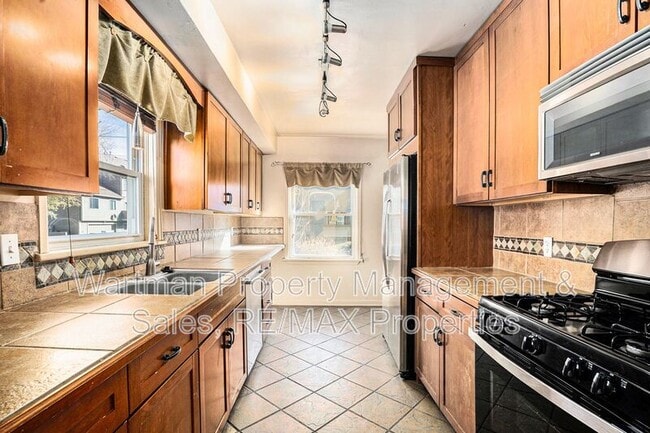 Building Photo - 1815 Lorraine St