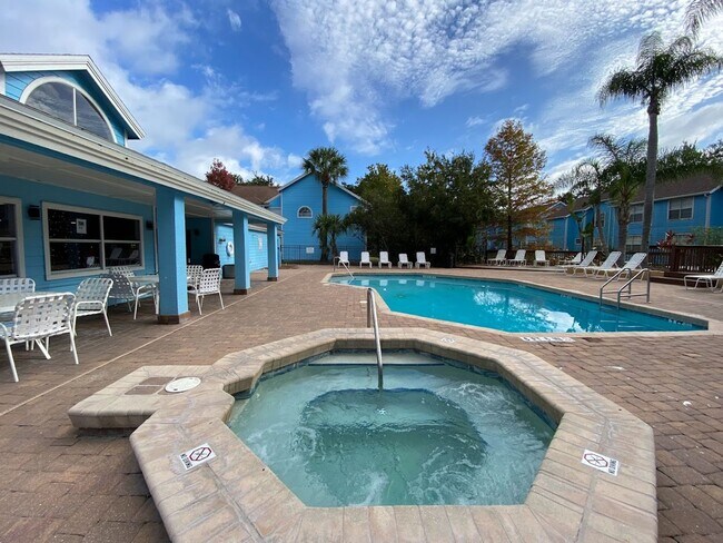 Building Photo - 2735 N Poinciana Blvd