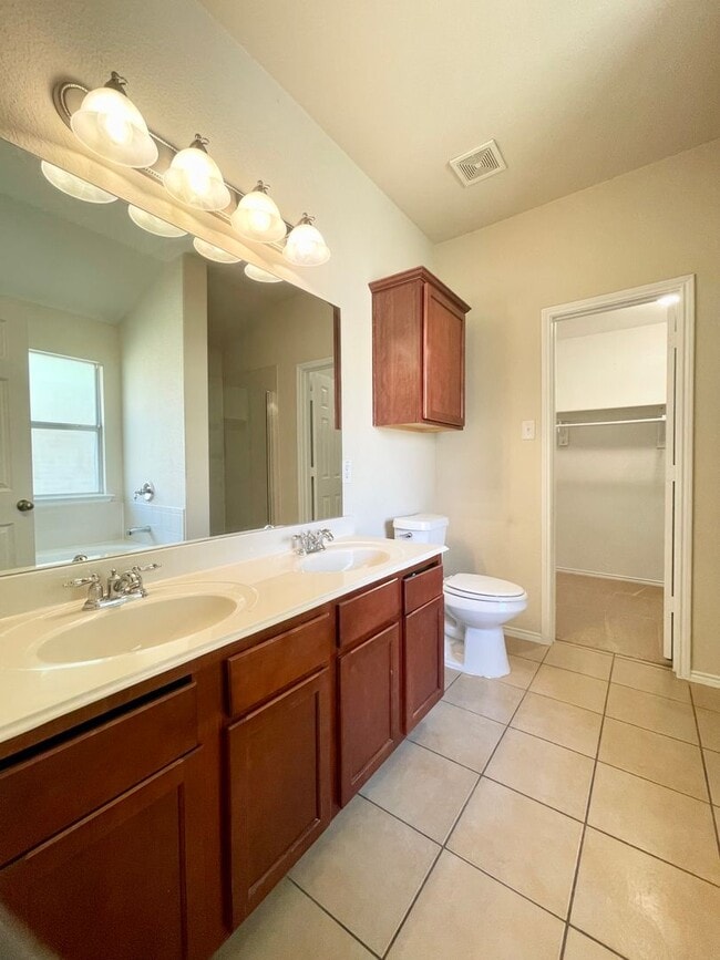 Building Photo - 4 Bedroom 1 story Duncanville ISD