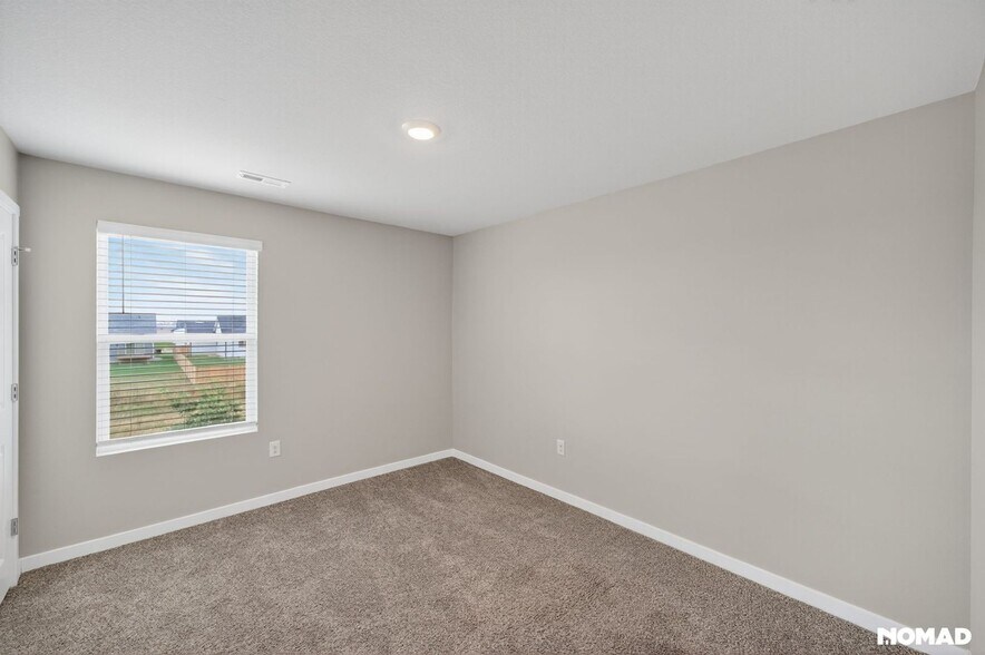 Building Photo - 912 Maywood Ln