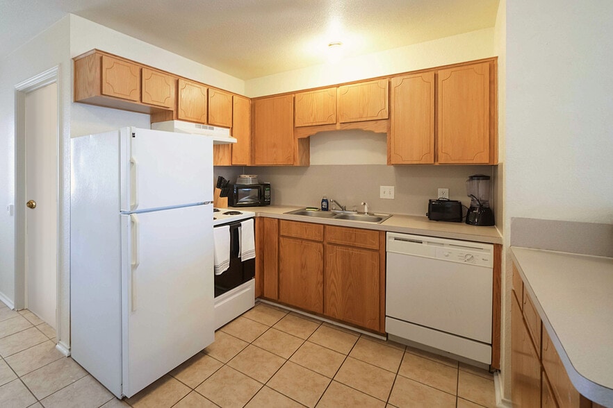 Kitchen - 4104 Terri Linn