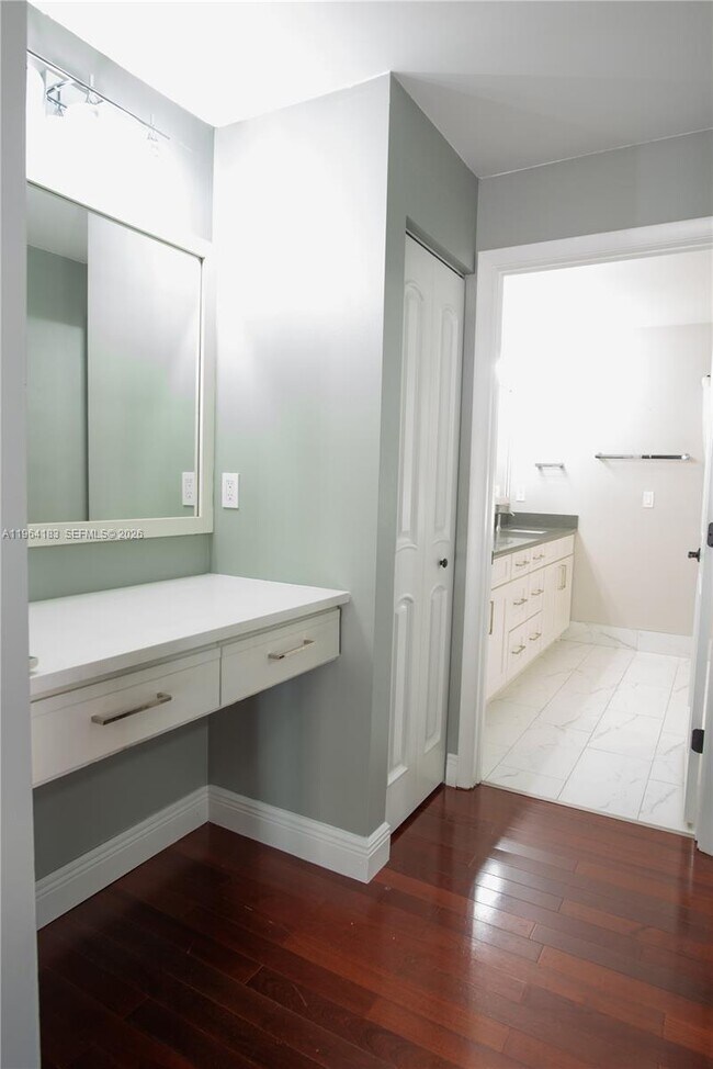 Building Photo - 3160 Peachtree Cir