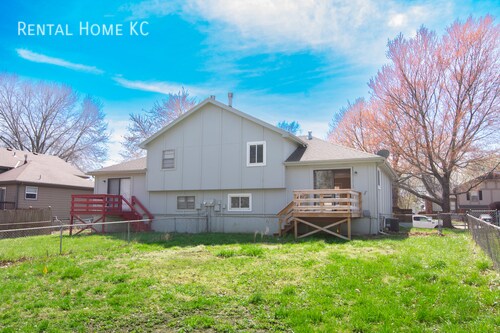 Building Photo - Just-remodeled 2-bedroom Split-Level duple...