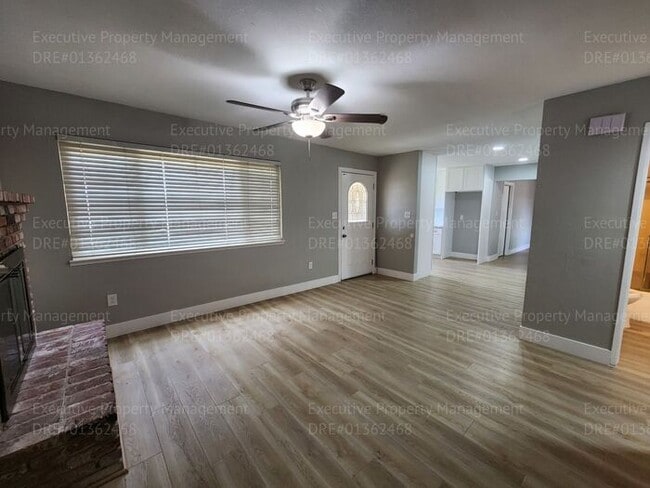 Building Photo - 4 bedroom 2 bath great location.