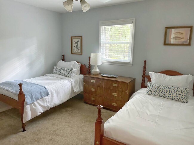 Building Photo - 4462 Cape Cod Dr