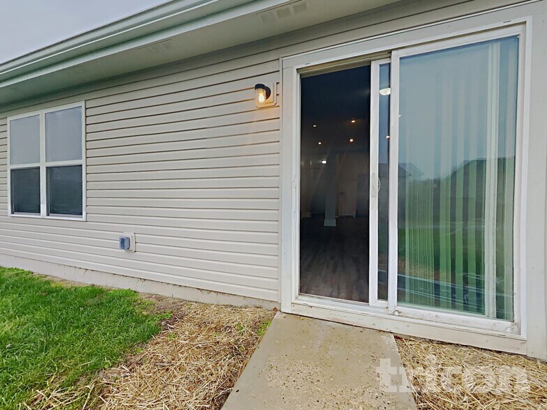 Building Photo - 2291 Hampton Dr