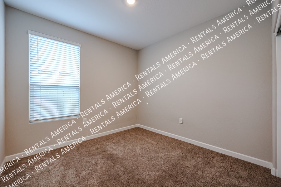 Building Photo - 8845 S 165th Ave