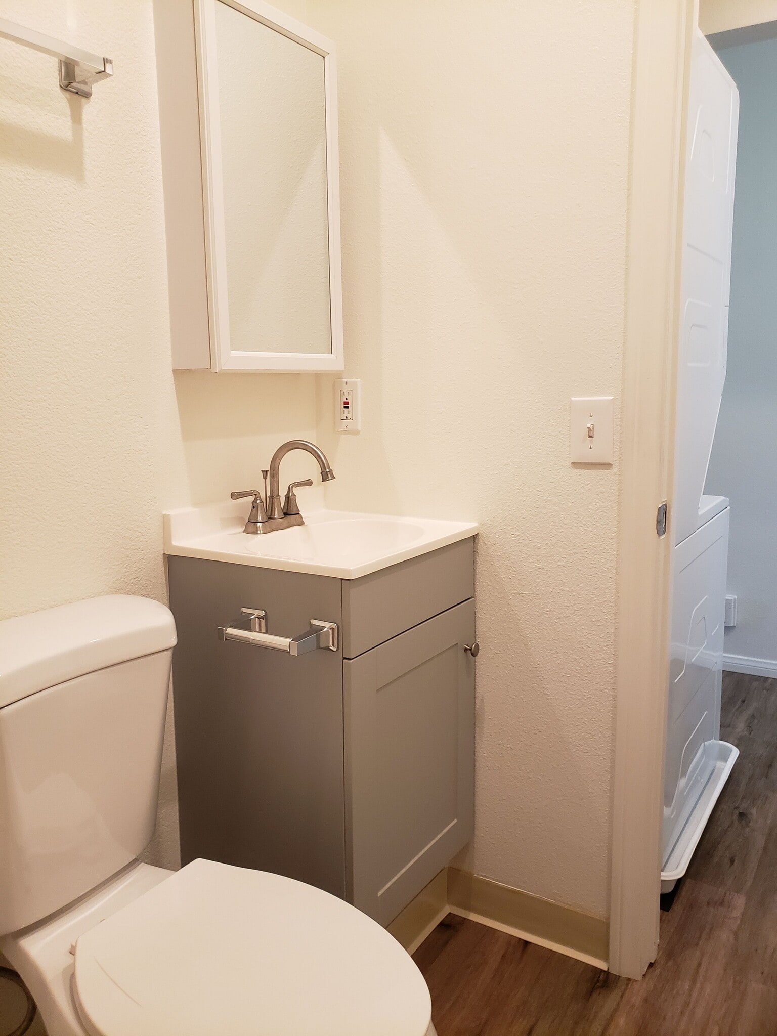 Building Photo - 1261 Victor St