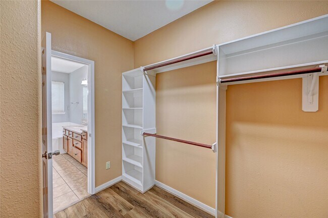 Building Photo - 2409 Shorebrook Dr