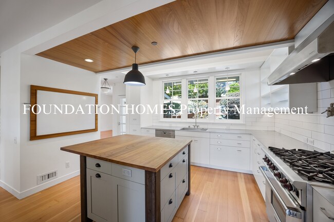 Building Photo - Stunning 4BD/2.5BA Boyle Park Home!  Solar...