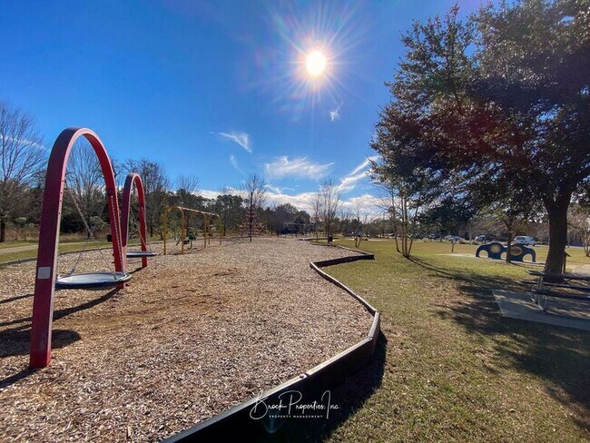 Building Photo - 6395 Duquesne Dr