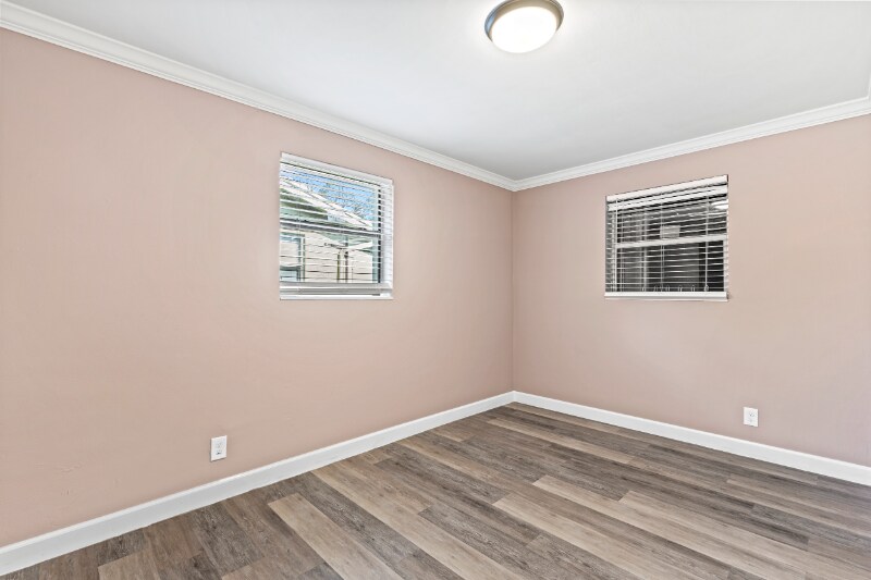 Building Photo - 3717 Pinewood Ave