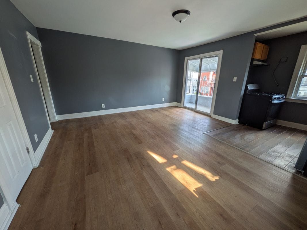 Building Photo - 205-11 110th Ave