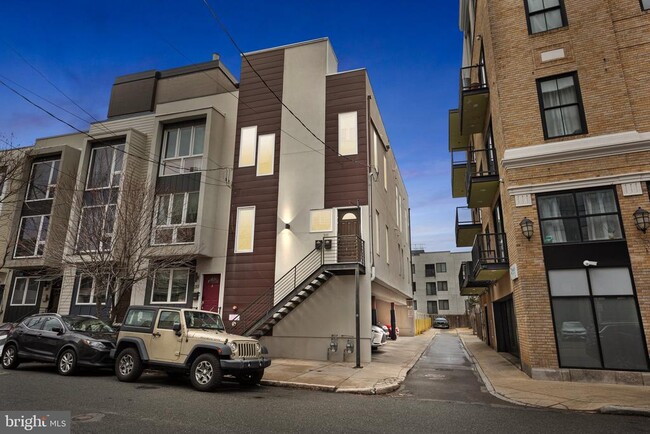 Primary Photo - 211 Green St