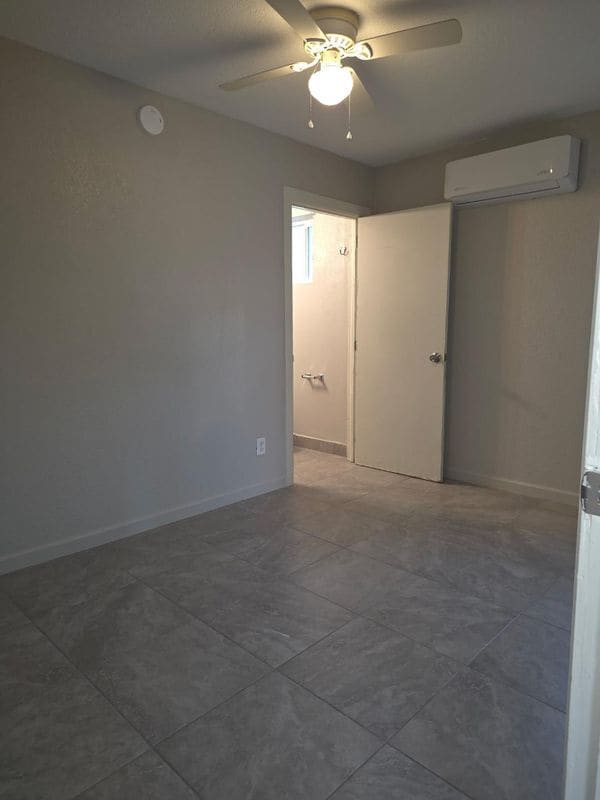 Building Photo - 624 E Roosevelt Ave