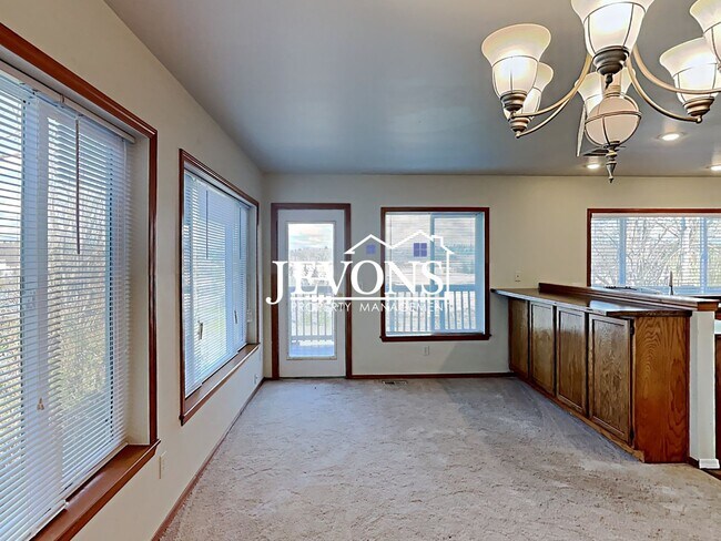 Building Photo - 10709 Roseberg Ave S