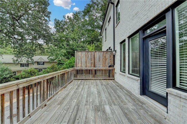 Building Photo - 6892 Roswell Rd NE