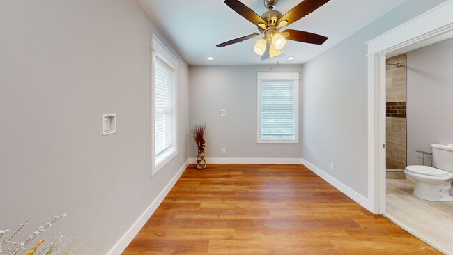 Building Photo - 6BR/6BA Unit with Private Bathrooms | Part...