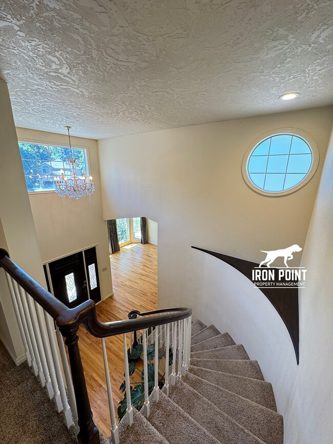 Building Photo - 4 bedroom home in East Boise, close to Bar...