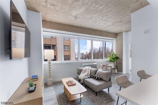 Primary Photo - 10 Commerce Ct