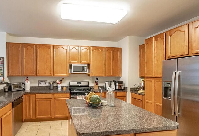 Building Photo - 721 Summit Ln