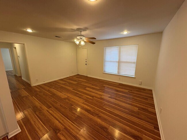 Building Photo - 6506 Linda Ln