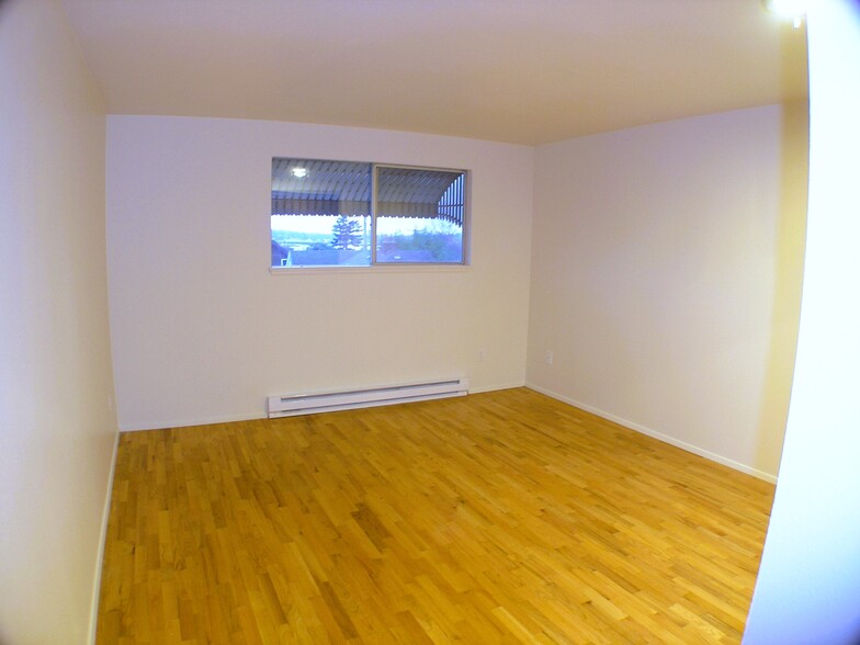 Bedroom 2 - 4223 3rd Avenue Northwest