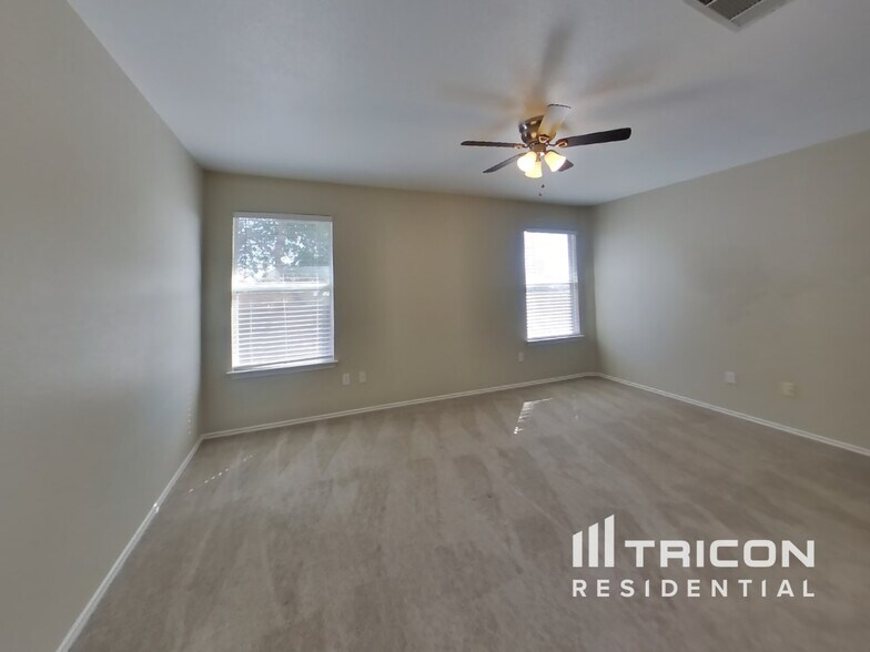 Building Photo - 228 Fall Creek Dr