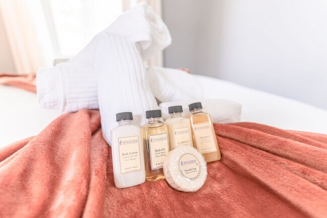 Building Photo - [STR] Fairgrounds Flat Located across Fairgrounds - Fully Furnished 2-Bedroom Home Near Downtown ...