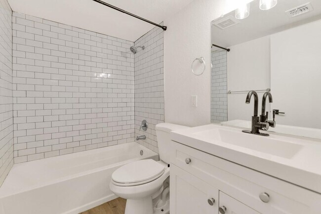 Building Photo - LP on 85th