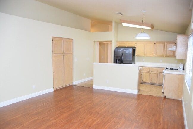 Building Photo - SPRING VALLEY 1 STORY HOME