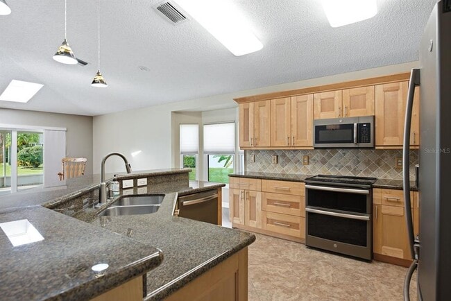 Building Photo - 349 Fountainview Cir