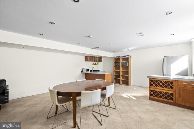 Building Photo - 10009 Sinnott Ct