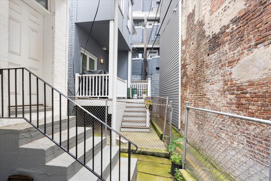 Building Photo - 57 E Heath St