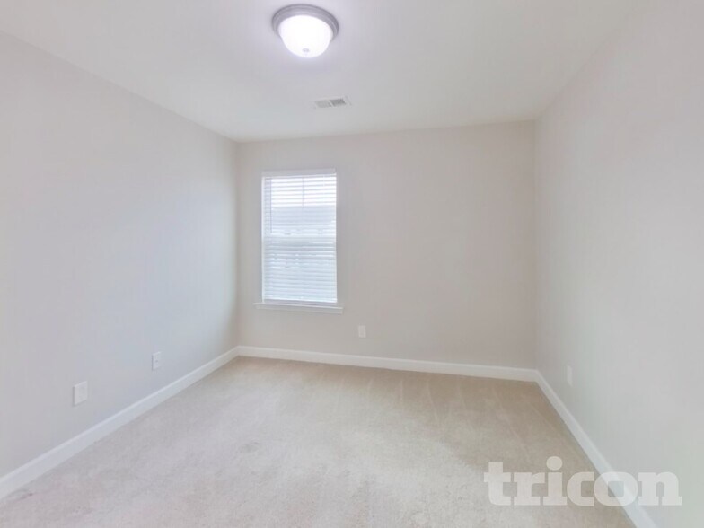 Building Photo - 1138 Bergenfield Ln