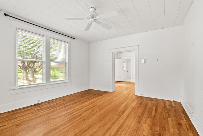 Building Photo - 4905 Lee Ave