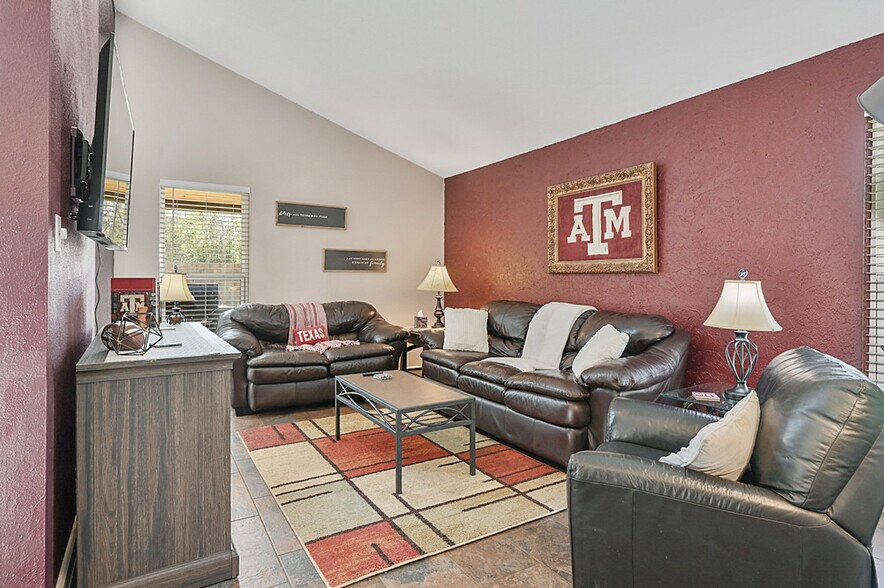 Building Photo - 1409 Clement Ct