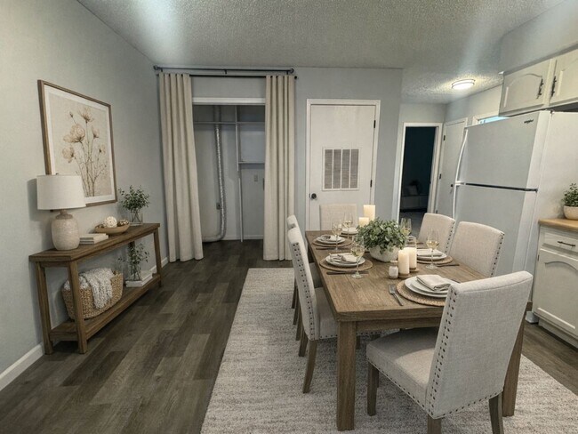 Building Photo - 2BR 1BA Triplex • Private Backyard in Downtown Smithville