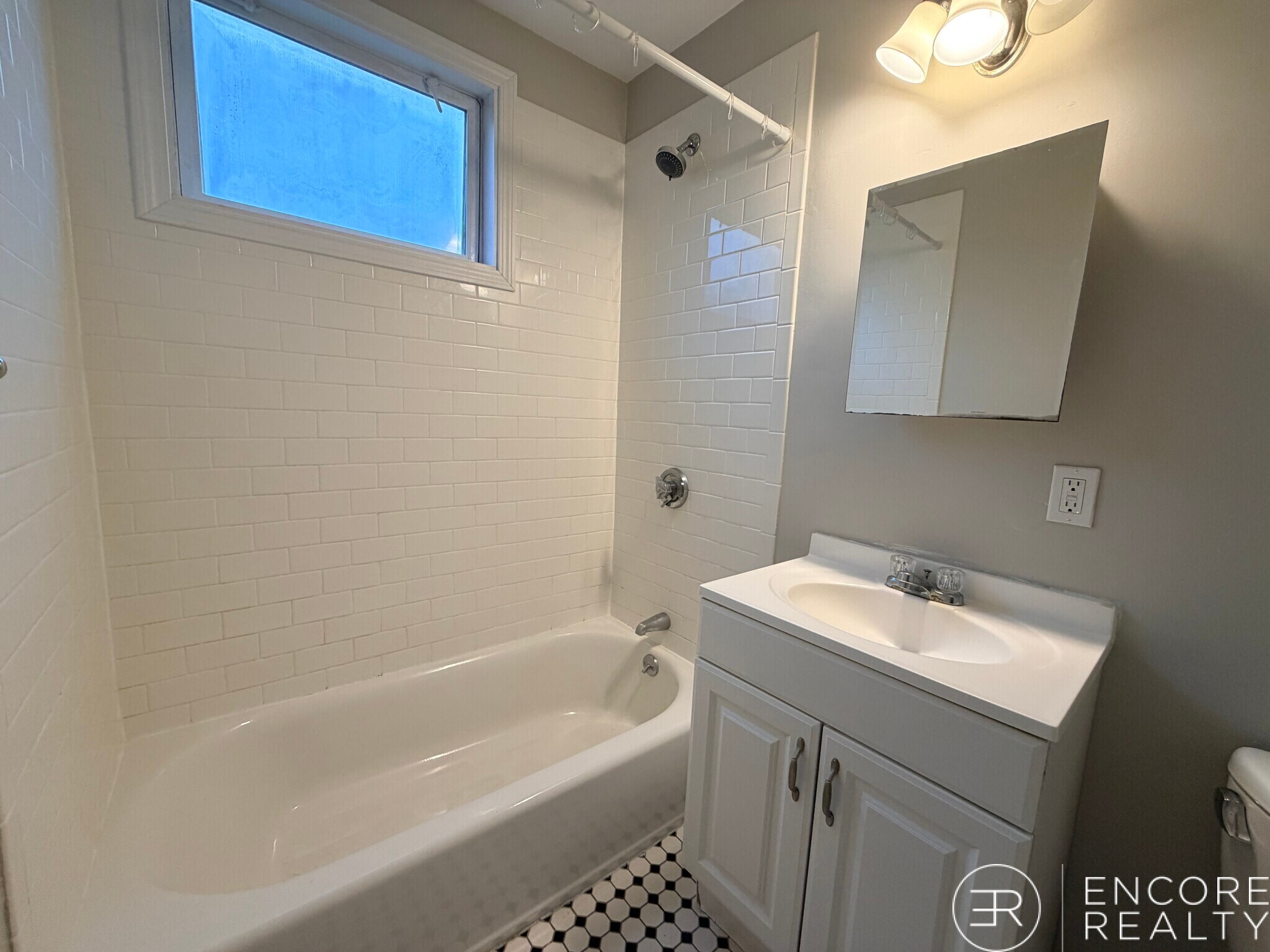 Building Photo - 56 Hancock St