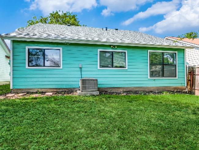 Building Photo - 5978 Sunrise Bend Dr