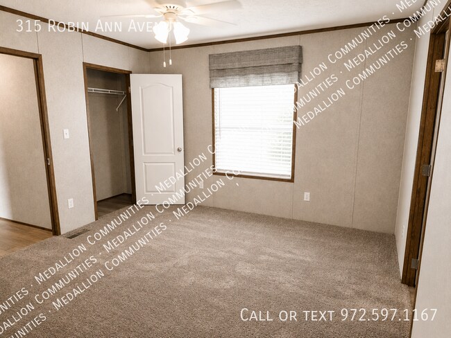 Building Photo - 315 Robin Ann Ave